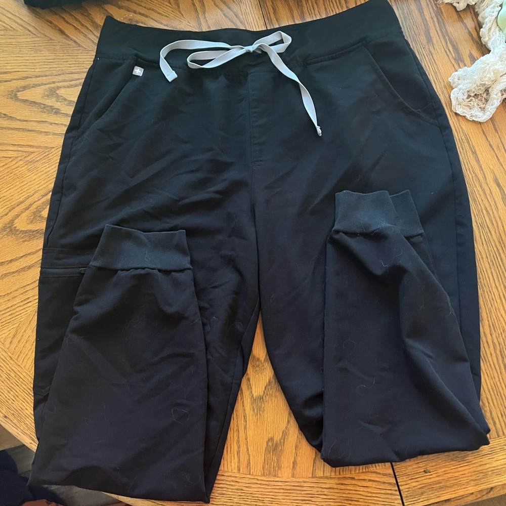 1Xl Black High Waisted Zamora Jogger scrub pants.